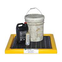 Feuilles Poly-Spillpad, 55-1/2" lo x 55" la x 2-1/2" h, Cap. de d&eacute;versement 12 gal. US Groupe Belzile Dickner