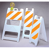Barricades, Repliable, 25" lo x 45" h, Orange/Blanc Groupe Belzile Dickner