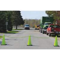 Ensemble de c&ocirc;nes de signalisation et chaînes, 28", Orange, Bande(s) r&eacute;fl&eacute;chissante(s) 4" & 6" Groupe Belzile Dickner