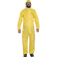 Combinaisons jetables pour usage mod&eacute;r&eacute; Microchem, Petit, Jaune, Polypropyl&egrave;ne Groupe Belzile Dickner