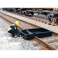 Ultra-Track Berm, 144 US gal. Capacity, 4' W x 6' L x 12" H, Foam Wall Groupe Belzile Dickner