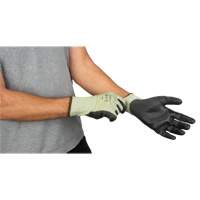 Gants &eacute;lastiques &eacute;cologiques sans coutures r&eacute;sistants &agrave; la coupe, Taille 10, Calibre 13, Rev&ecirc;tement Polyur&eacute;thane, Enveloppe en PEHP/rPET, ASTM ANSI niveau A4 Groupe Belzile Dickner