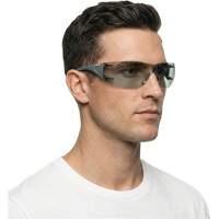 Lunettes de s&eacute;curit&eacute; Adapt Lite, Lentille Int&eacute;rieur/ext&eacute;rieur, Antibu&eacute;e/Anti-&eacute;gratignures, ANSI Z87+/R&eacute;pond ou surpasse la norme CSA Z94.3 Groupe Belzile Dickner